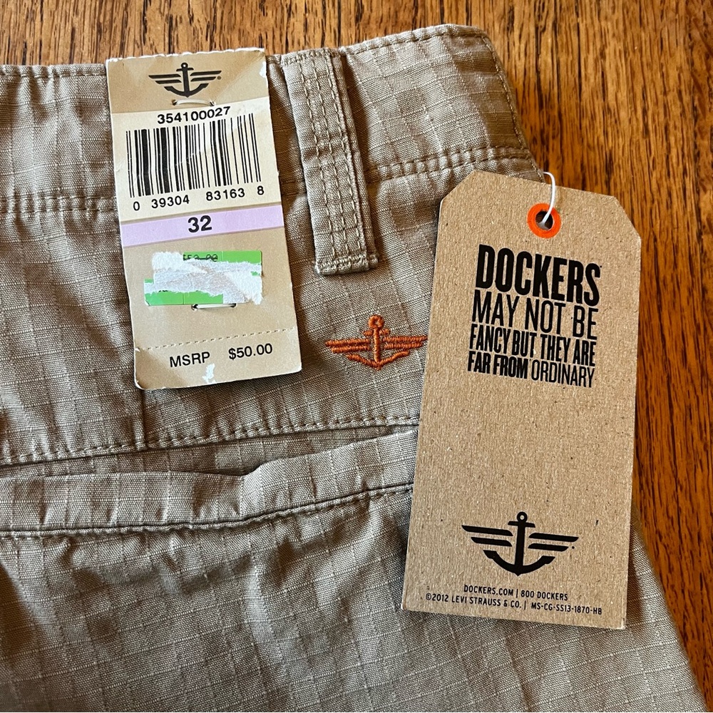 Dockers Cargo Brown Mens 32 Shorts NWT - Picture 4 of 7